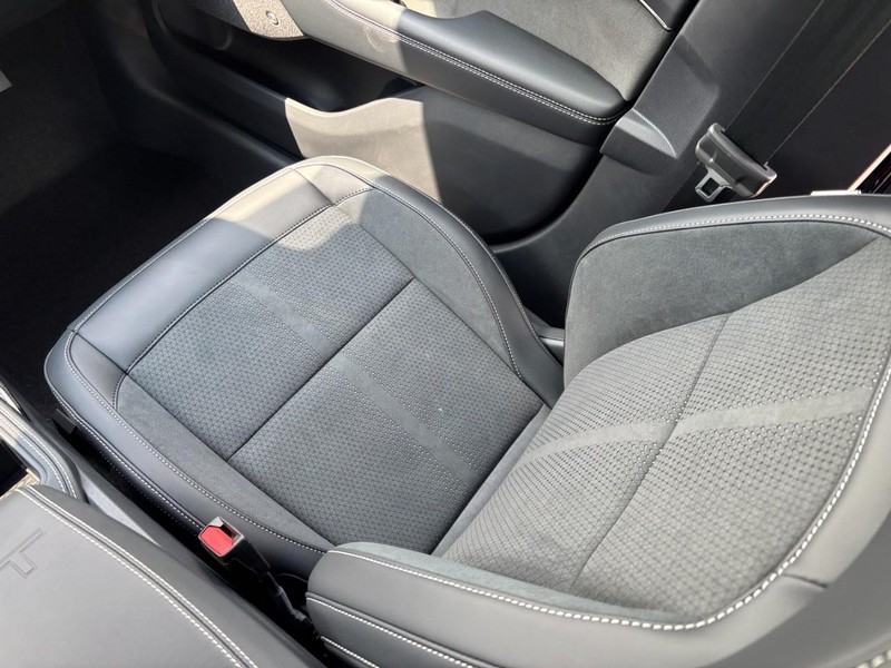 Ford Mustang Mach-E Vehicle Full-screen Gallery Image 09