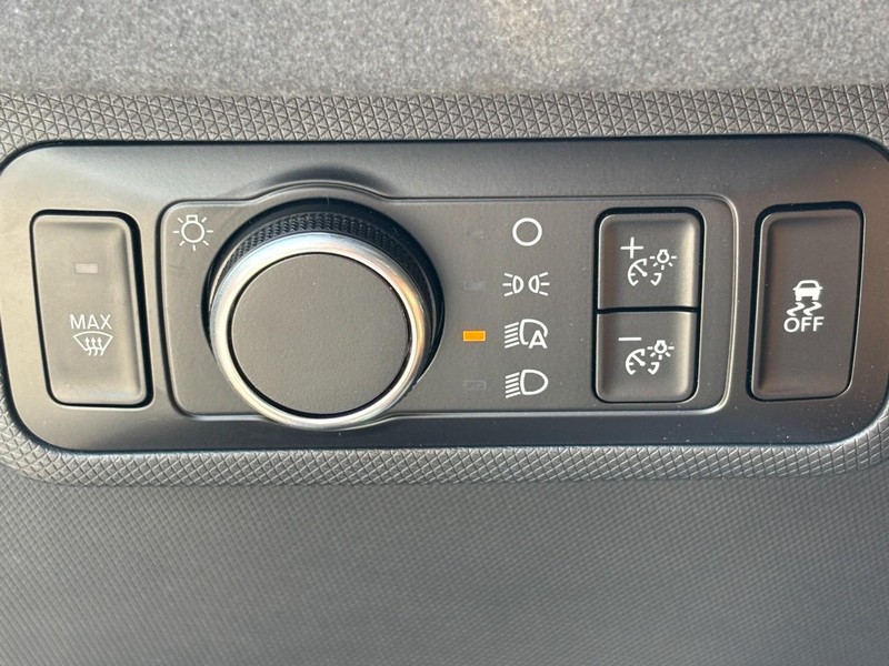 Ford Mustang Mach-E Vehicle Full-screen Gallery Image 10