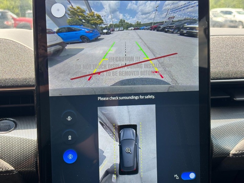 Ford Mustang Mach-E Vehicle Full-screen Gallery Image 15