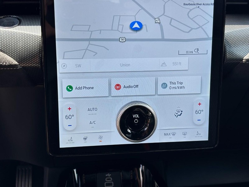 Ford Mustang Mach-E Vehicle Full-screen Gallery Image 17