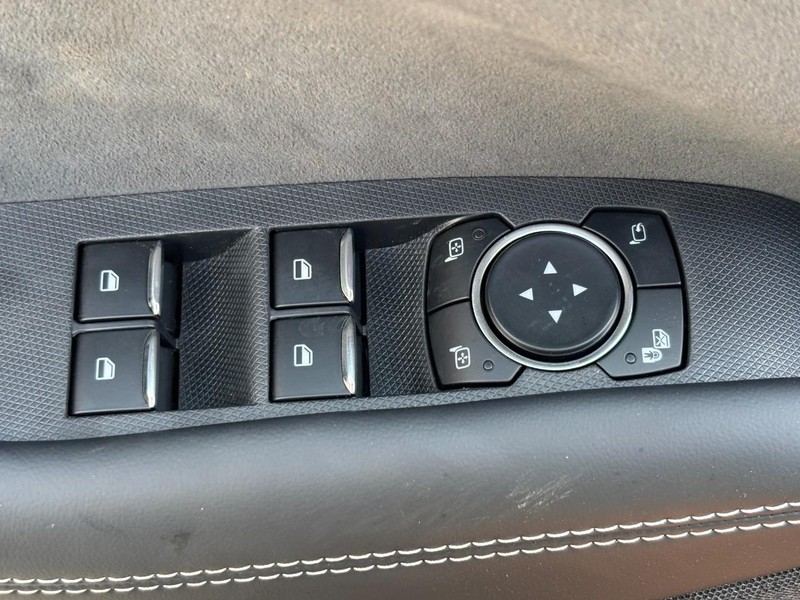 Ford Mustang Mach-E Vehicle Full-screen Gallery Image 18