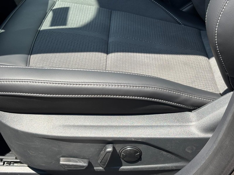 Ford Mustang Mach-E Vehicle Full-screen Gallery Image 19