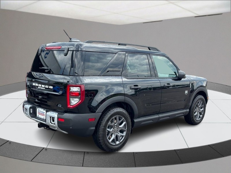 Ford Bronco Sport Vehicle Full-screen Gallery Image 03