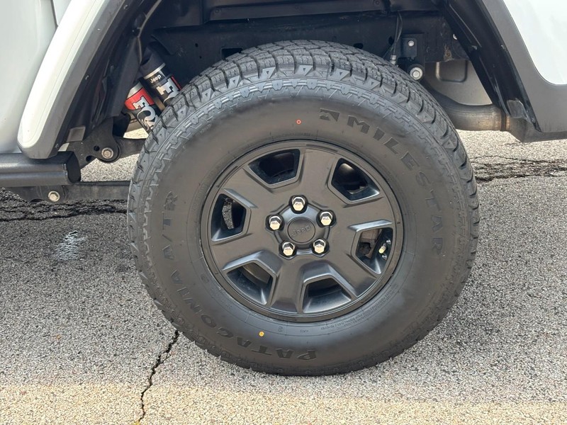 Jeep Gladiator Vehicle Full-screen Gallery Image 07