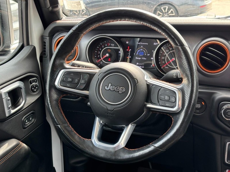 Jeep Gladiator Vehicle Full-screen Gallery Image 12