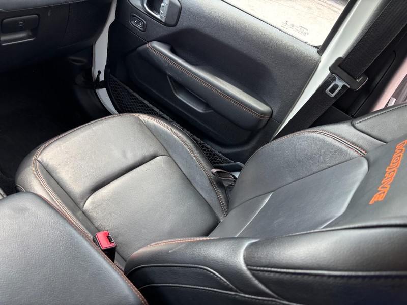 Jeep Gladiator Vehicle Full-screen Gallery Image 15