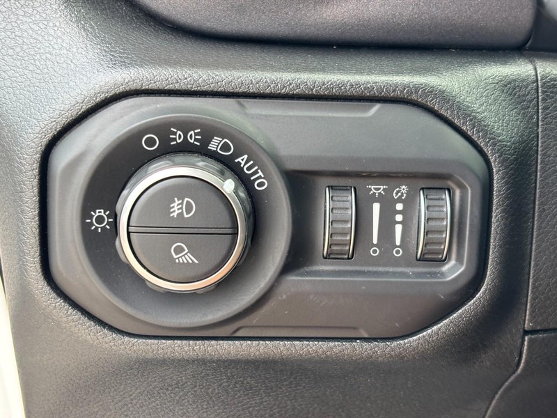 Jeep Gladiator Vehicle Full-screen Gallery Image 16