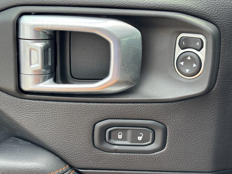 Jeep Gladiator Vehicle Full-screen Gallery Image 24