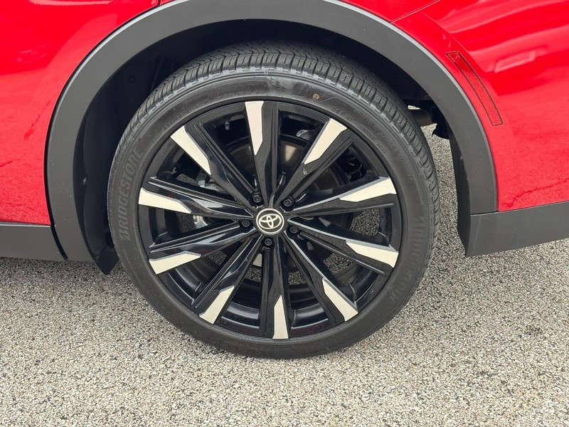 Toyota Crown Vehicle Full-screen Gallery Image 07