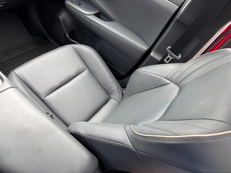 Toyota Crown Vehicle Full-screen Gallery Image 15