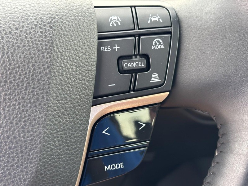 Toyota Crown Vehicle Full-screen Gallery Image 18