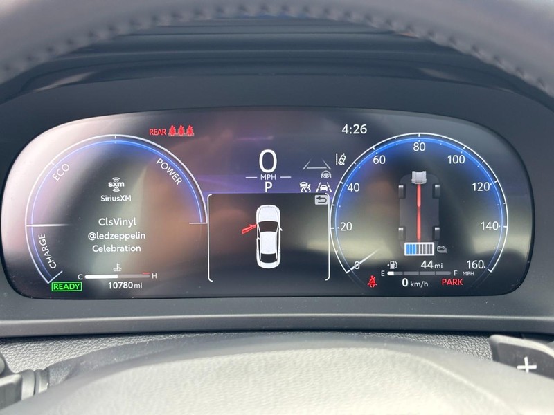 Toyota Crown Vehicle Full-screen Gallery Image 19