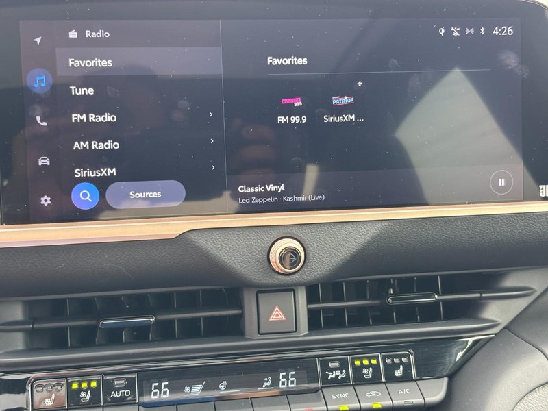 Toyota Crown Vehicle Full-screen Gallery Image 20