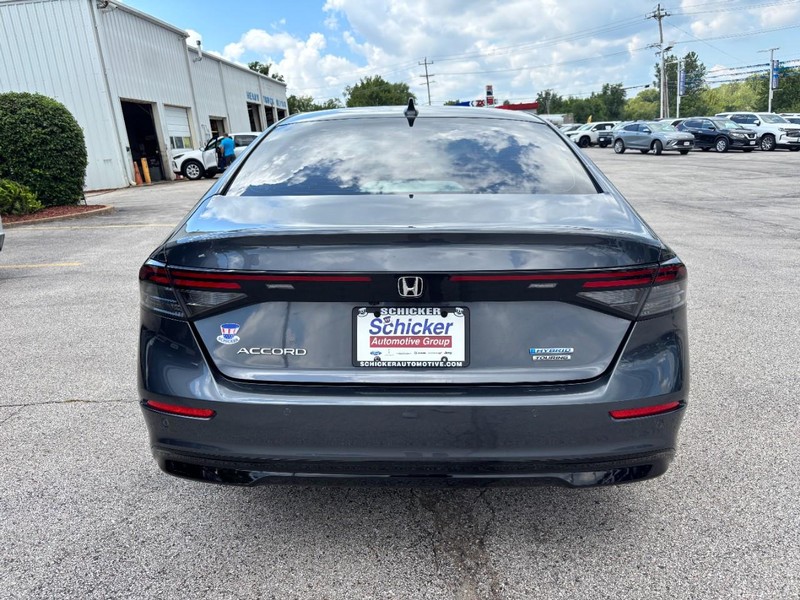 Honda Accord Hybrid Vehicle Full-screen Gallery Image 05