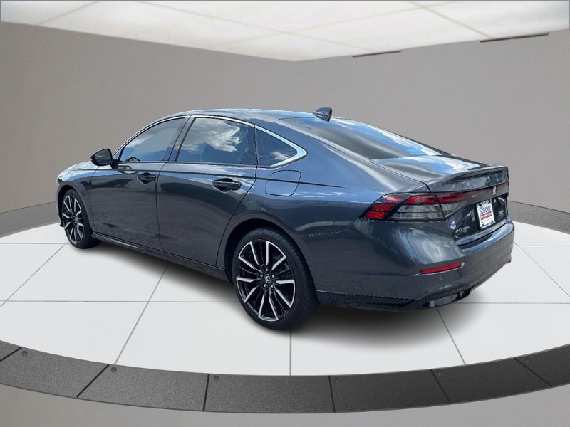 Honda Accord Hybrid Vehicle Full-screen Gallery Image 06