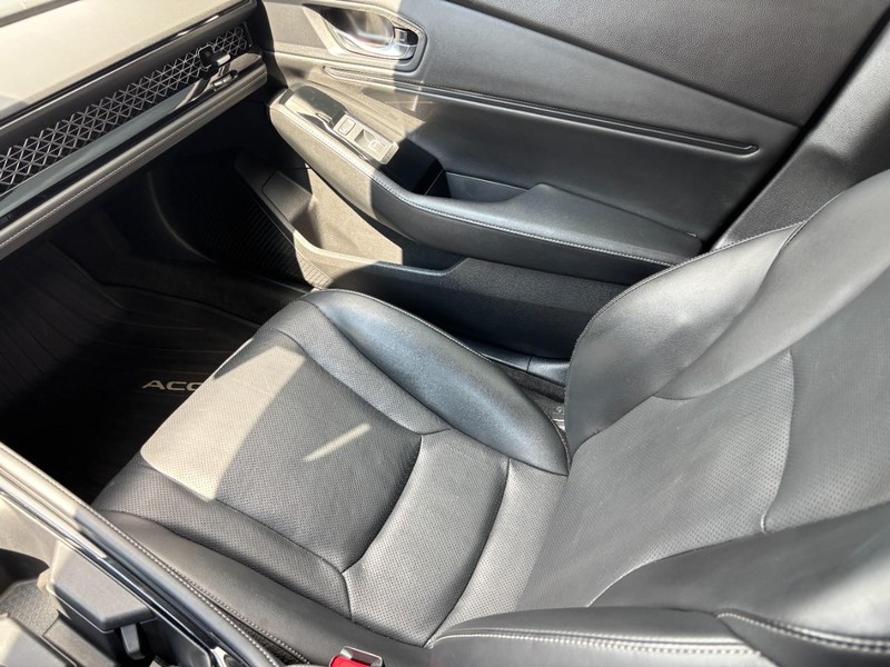 Honda Accord Hybrid Vehicle Full-screen Gallery Image 15