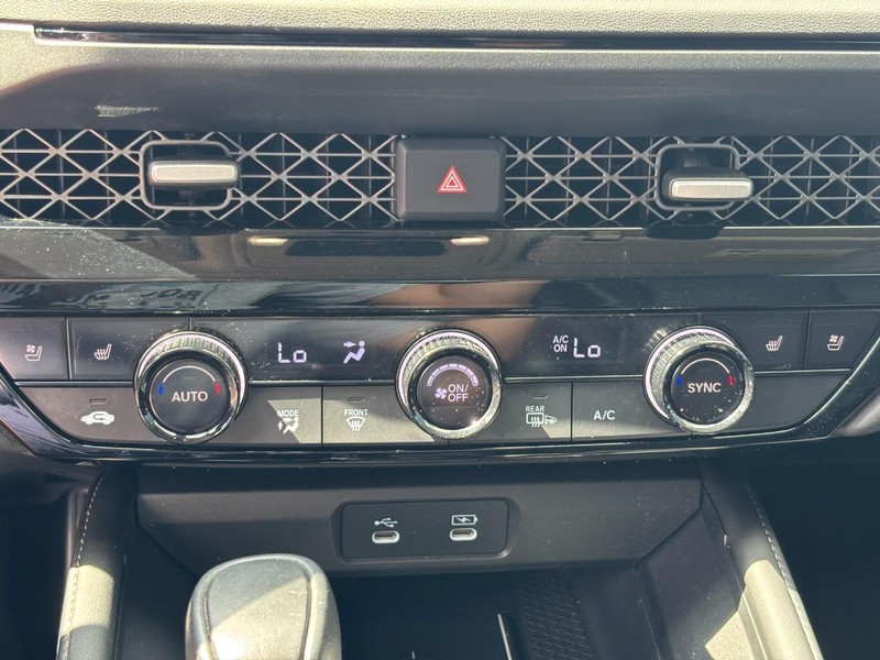 Honda Accord Hybrid Vehicle Full-screen Gallery Image 21