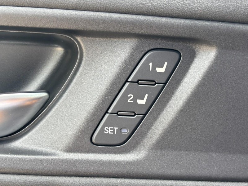 Honda Accord Hybrid Vehicle Full-screen Gallery Image 23