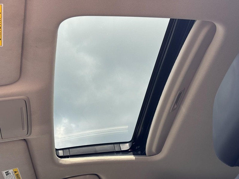 Honda Accord Hybrid Vehicle Full-screen Gallery Image 25