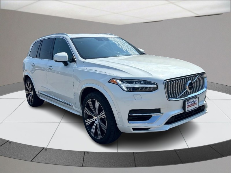 Volvo XC90 Recharge Plug-In Hybrid Vehicle Full-screen Gallery Image 02