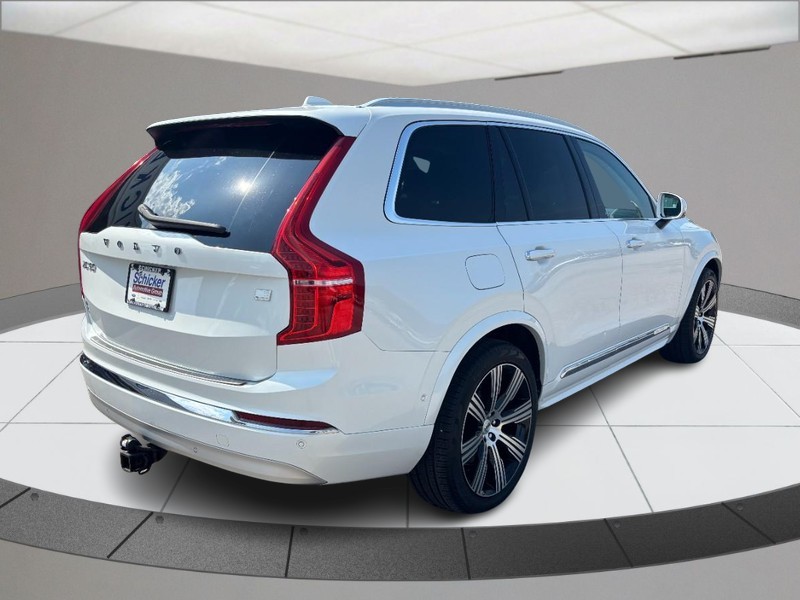 Volvo XC90 Recharge Plug-In Hybrid Vehicle Full-screen Gallery Image 03