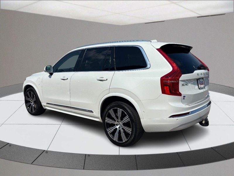 Volvo XC90 Recharge Plug-In Hybrid Vehicle Full-screen Gallery Image 06