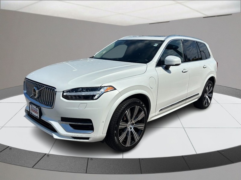 Volvo XC90 Recharge Plug-In Hybrid Vehicle Full-screen Gallery Image 08