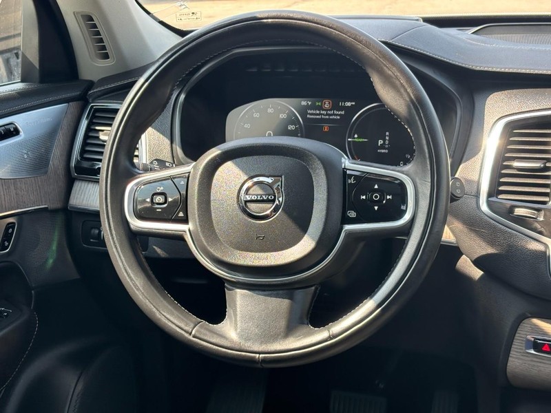 Volvo XC90 Recharge Plug-In Hybrid Vehicle Full-screen Gallery Image 13