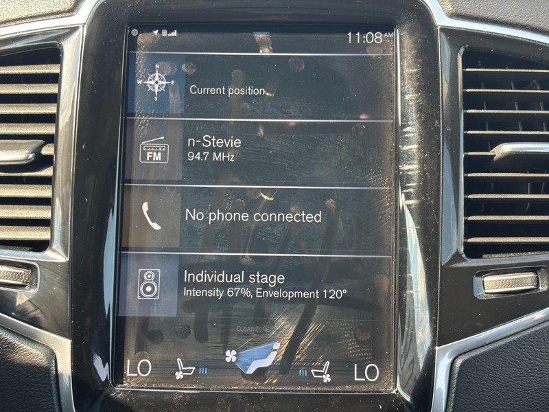 Volvo XC90 Recharge Plug-In Hybrid Vehicle Full-screen Gallery Image 14