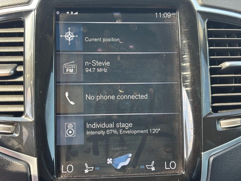 Volvo XC90 Recharge Plug-In Hybrid Vehicle Full-screen Gallery Image 21