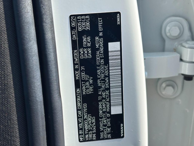 Volvo XC90 Recharge Plug-In Hybrid Vehicle Full-screen Gallery Image 28