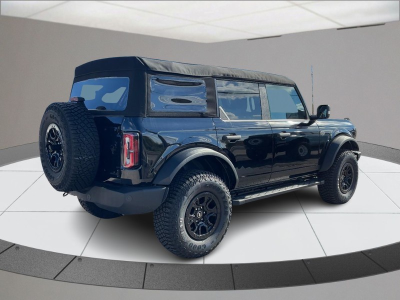 Ford Bronco Vehicle Full-screen Gallery Image 03