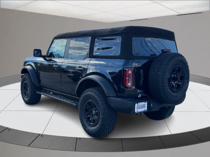 Ford Bronco Vehicle Full-screen Gallery Image 06