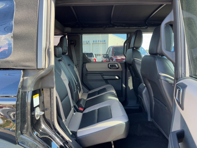 Ford Bronco Vehicle Full-screen Gallery Image 10