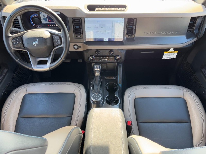 Ford Bronco Vehicle Full-screen Gallery Image 11