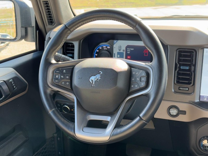 Ford Bronco Vehicle Full-screen Gallery Image 12