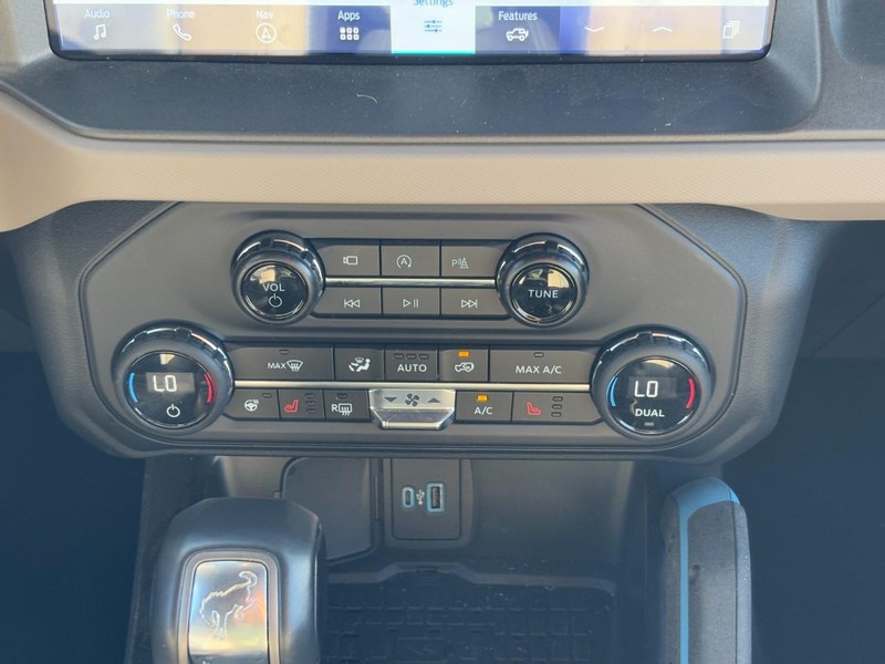 Ford Bronco Vehicle Full-screen Gallery Image 14