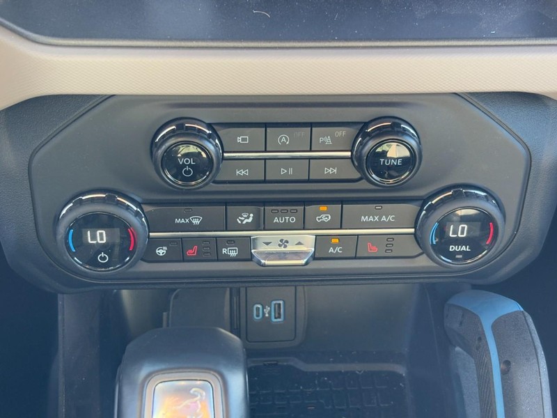 Ford Bronco Vehicle Full-screen Gallery Image 23