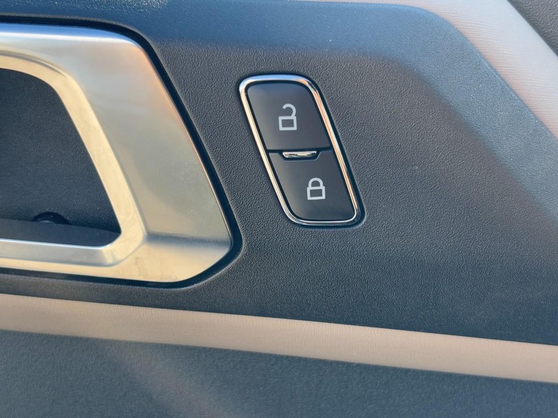 Ford Bronco Vehicle Full-screen Gallery Image 24