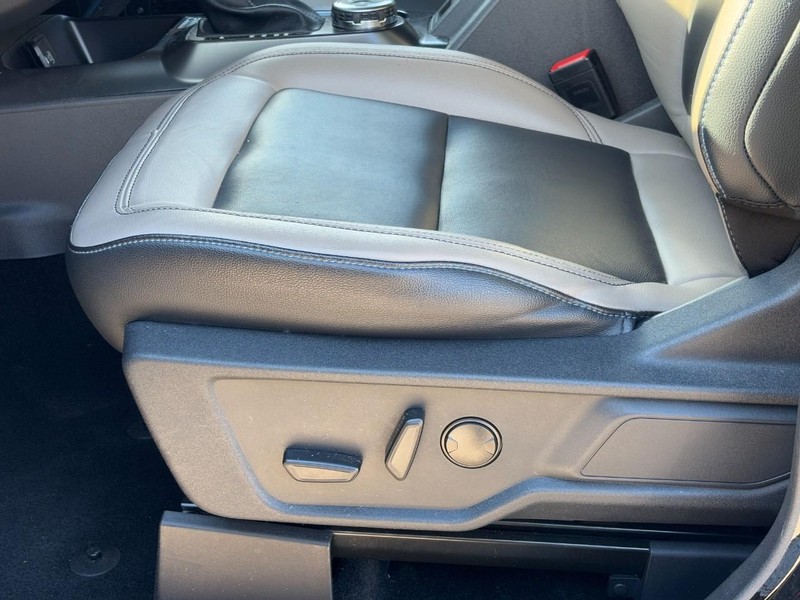 Ford Bronco Vehicle Full-screen Gallery Image 25