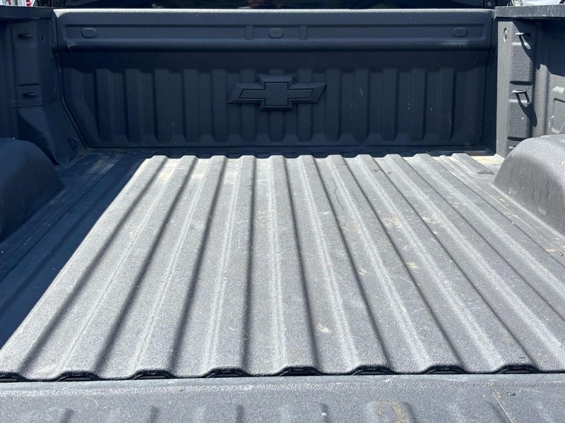 Chevrolet Silverado 2500HD Vehicle Full-screen Gallery Image 04