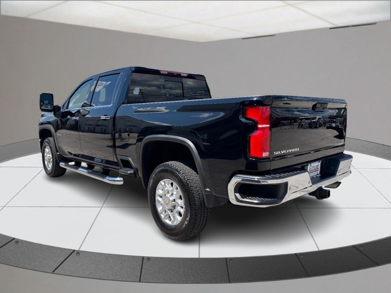 Chevrolet Silverado 2500HD Vehicle Full-screen Gallery Image 06