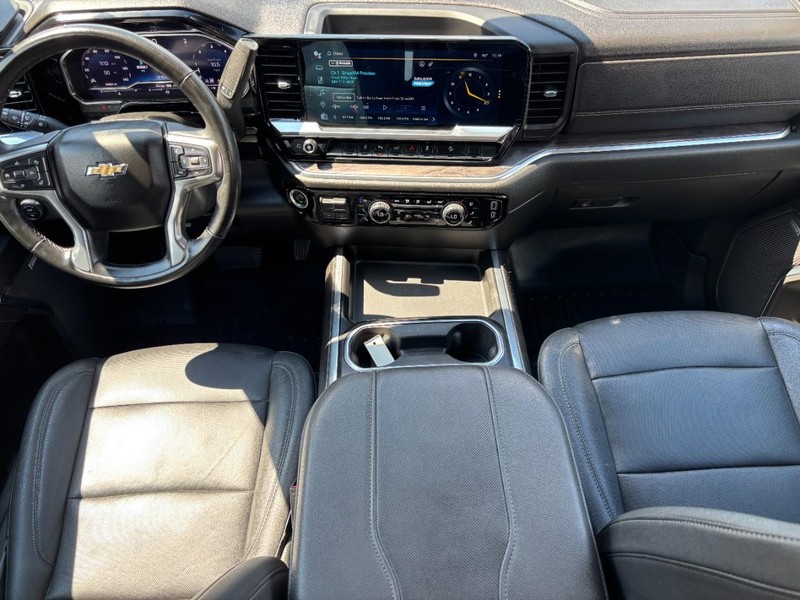 Chevrolet Silverado 2500HD Vehicle Full-screen Gallery Image 11