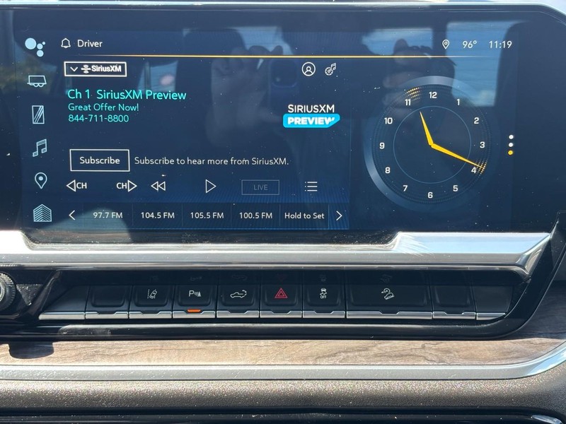 Chevrolet Silverado 2500HD Vehicle Full-screen Gallery Image 13