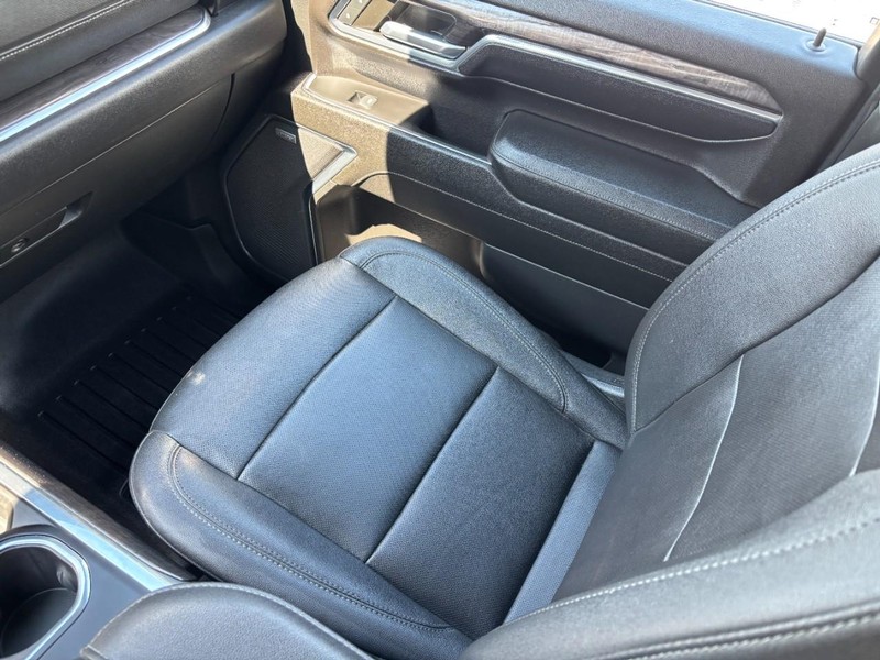 Chevrolet Silverado 2500HD Vehicle Full-screen Gallery Image 15