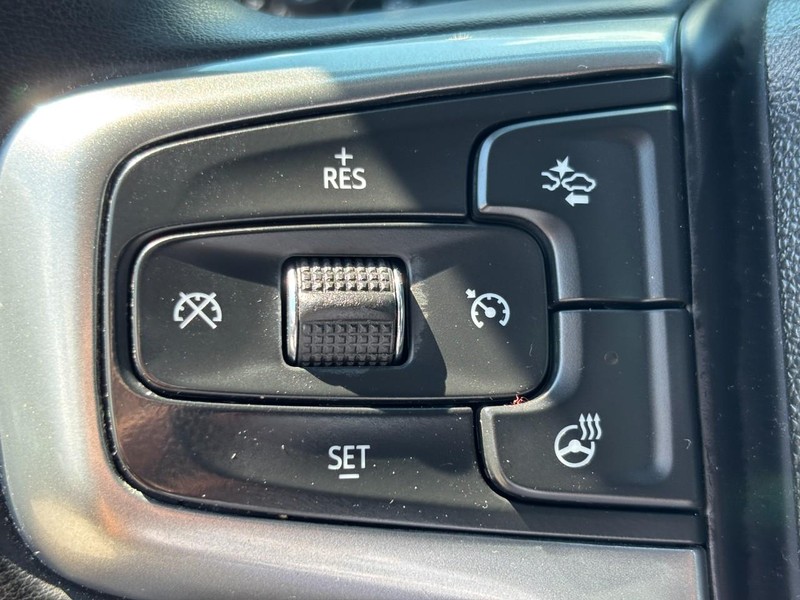 Chevrolet Silverado 2500HD Vehicle Full-screen Gallery Image 17