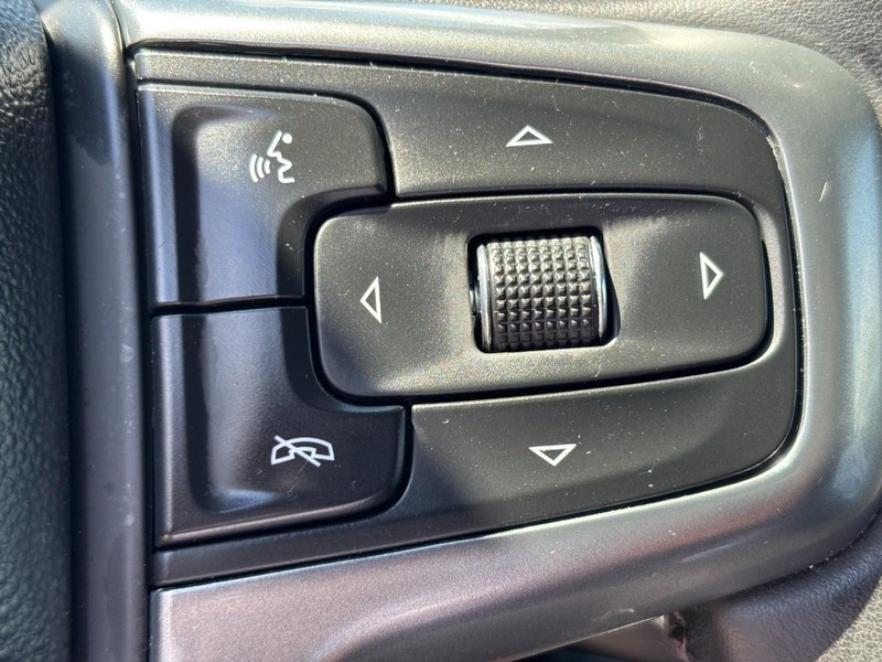 Chevrolet Silverado 2500HD Vehicle Full-screen Gallery Image 18