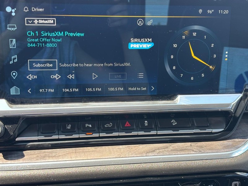 Chevrolet Silverado 2500HD Vehicle Full-screen Gallery Image 20