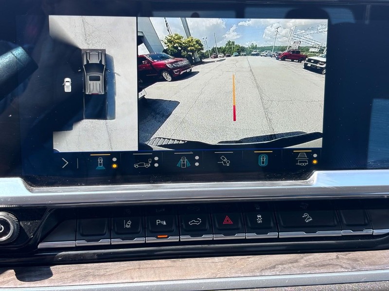 Chevrolet Silverado 2500HD Vehicle Full-screen Gallery Image 21