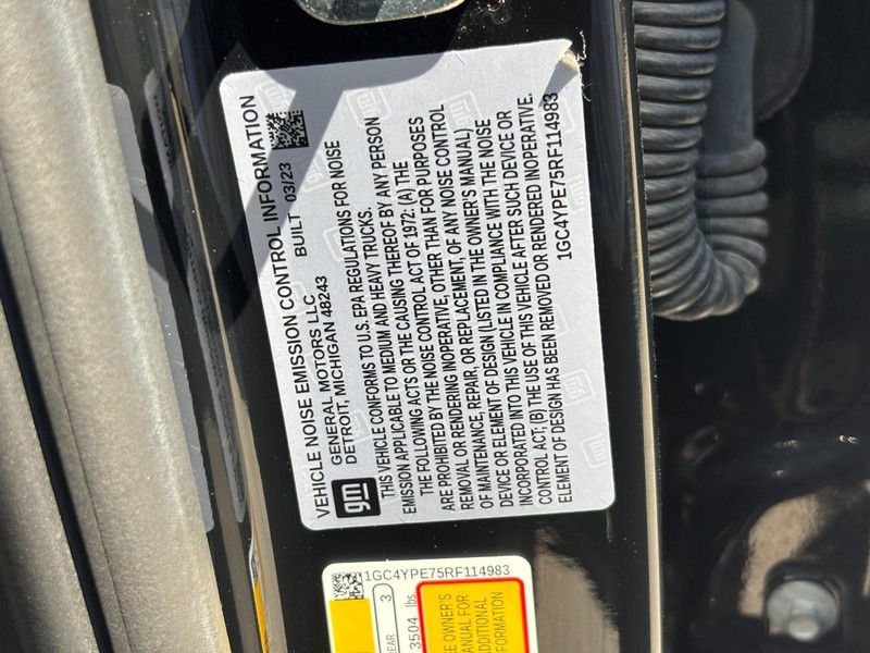 Chevrolet Silverado 2500HD Vehicle Full-screen Gallery Image 27